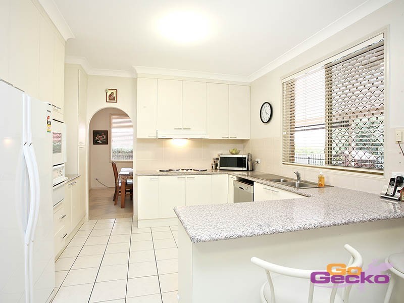 5 Piccadilly Place, Carindale QLD 4152
