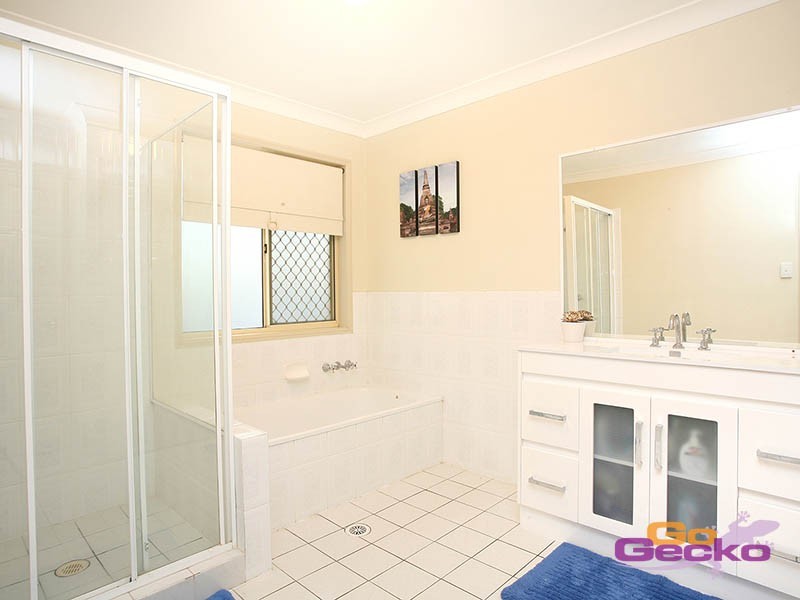 5 Piccadilly Place, Carindale QLD 4152