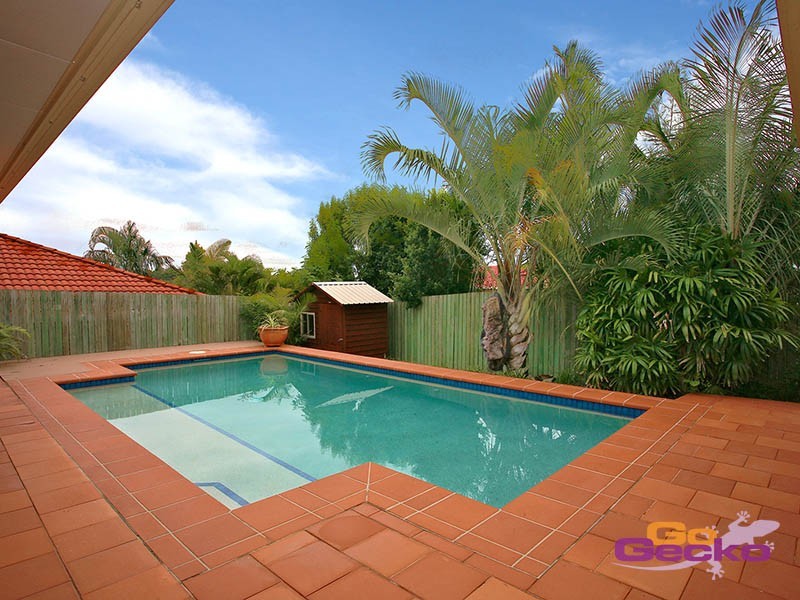 5 Piccadilly Place, Carindale QLD 4152