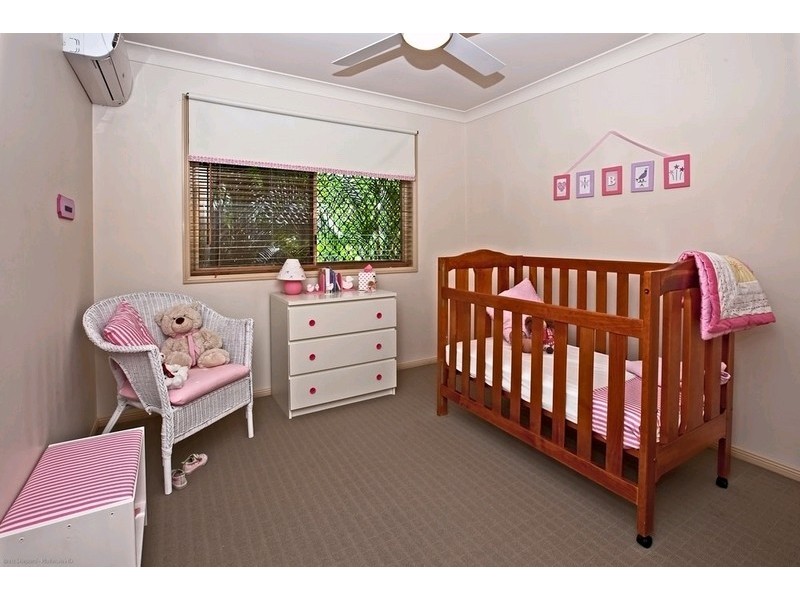 15 Oakley Street, Carindale QLD 4152