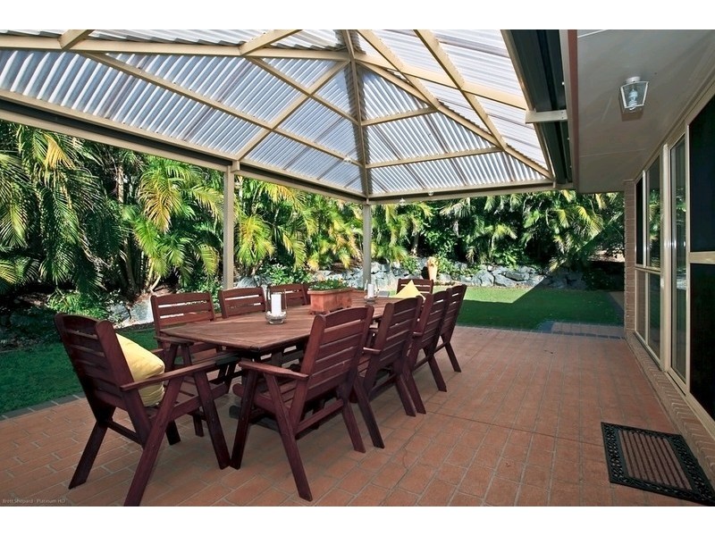 15 Oakley Street, Carindale QLD 4152