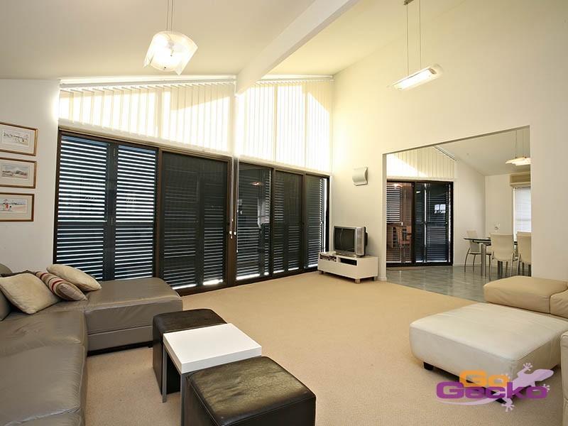 108 Kilmorey Street, Carindale QLD 4152