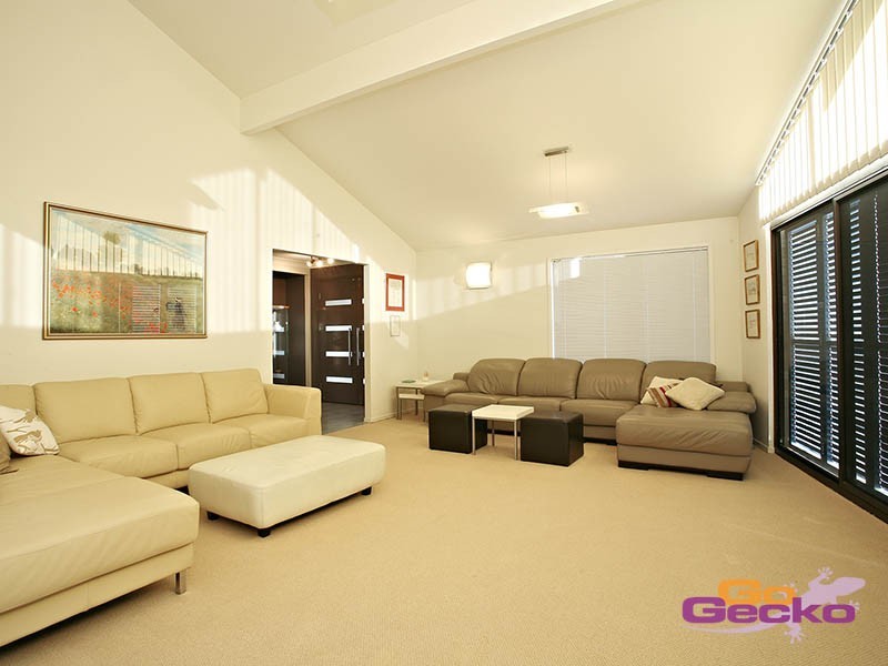 108 Kilmorey Street, Carindale QLD 4152