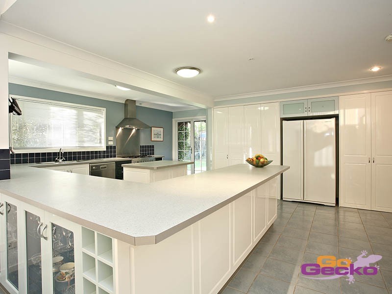 108 Kilmorey Street, Carindale QLD 4152