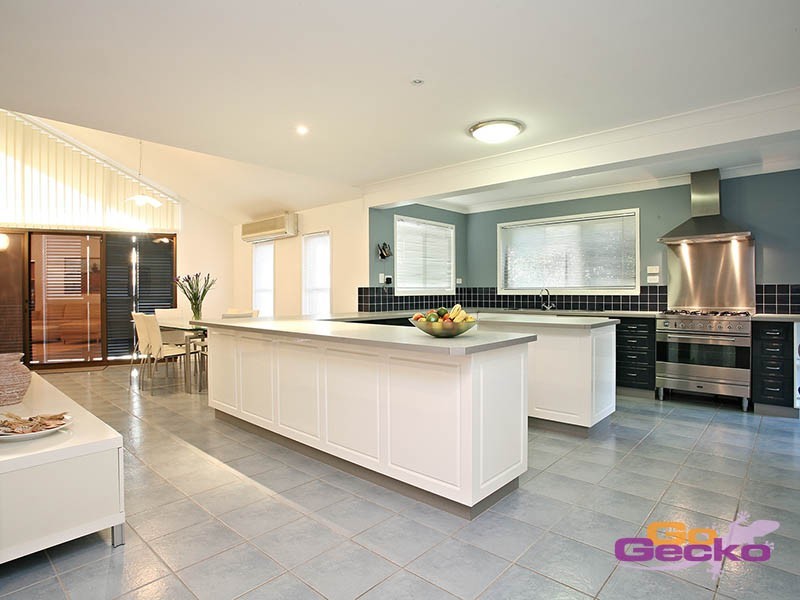 108 Kilmorey Street, Carindale QLD 4152