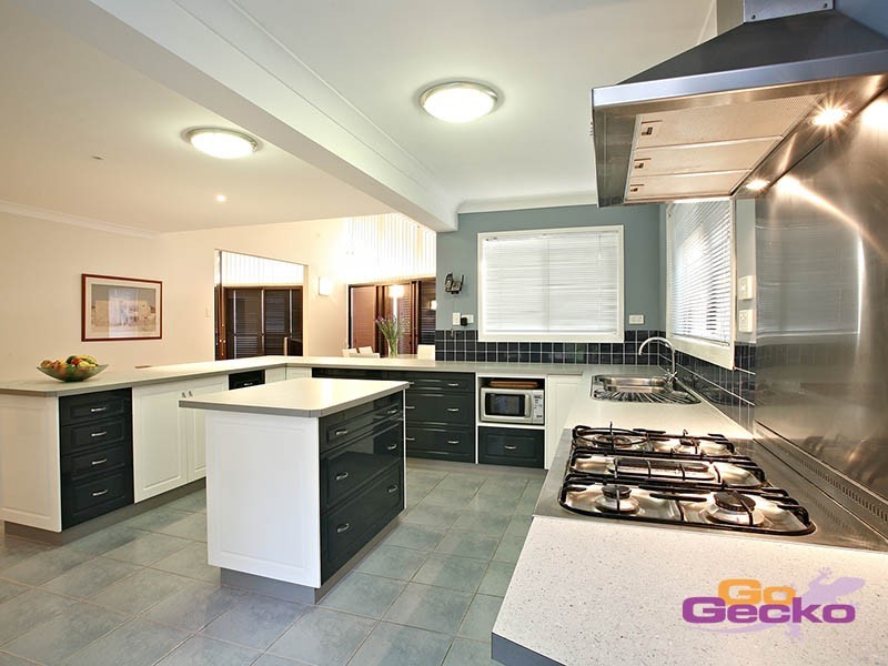 108 Kilmorey Street, Carindale QLD 4152