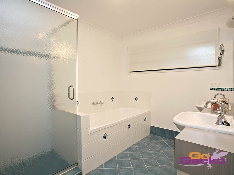 108 Kilmorey Street, Carindale QLD 4152