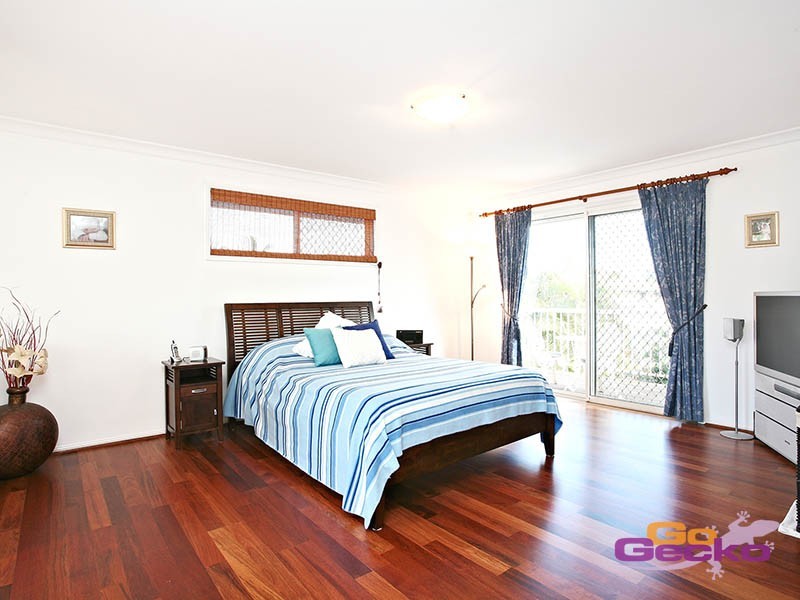 2 Pacific Close, Carindale QLD 4152