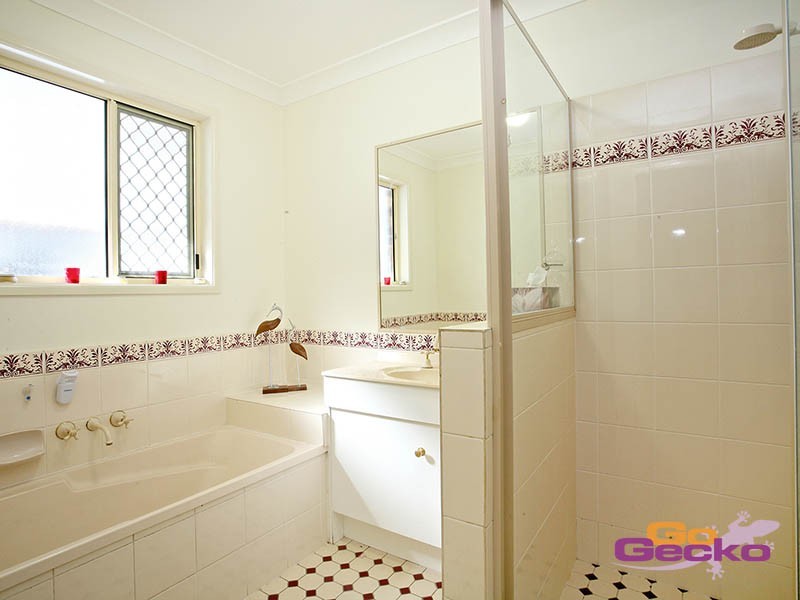 17 Romanette Street, Mansfield QLD 4122