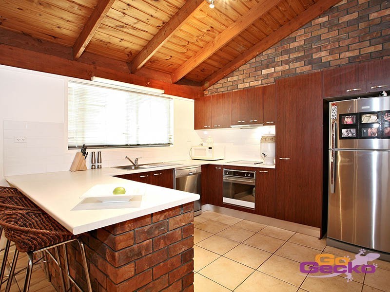 2 Hythe Street, Mansfield QLD 4122