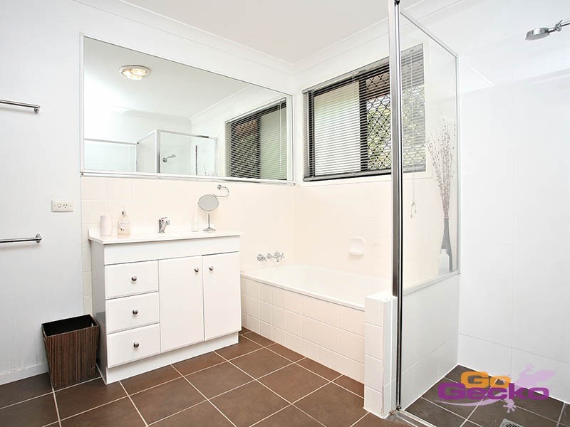 2 Hythe Street, Mansfield QLD 4122