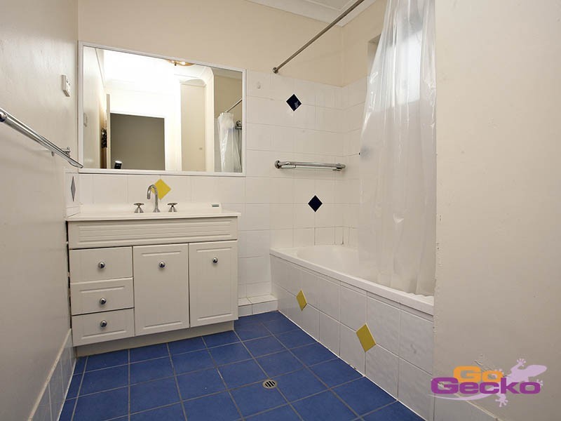 1/56 Kitchener Street, Coorparoo QLD 4151