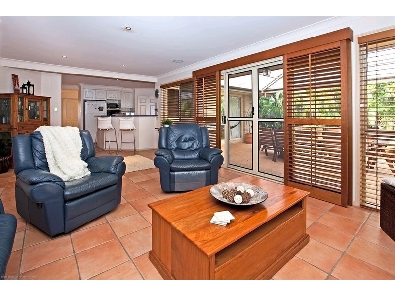 15 Oakley Street, Carindale QLD 4152