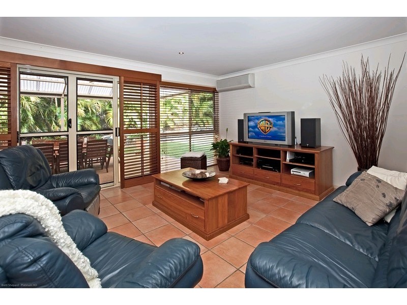 15 Oakley Street, Carindale QLD 4152