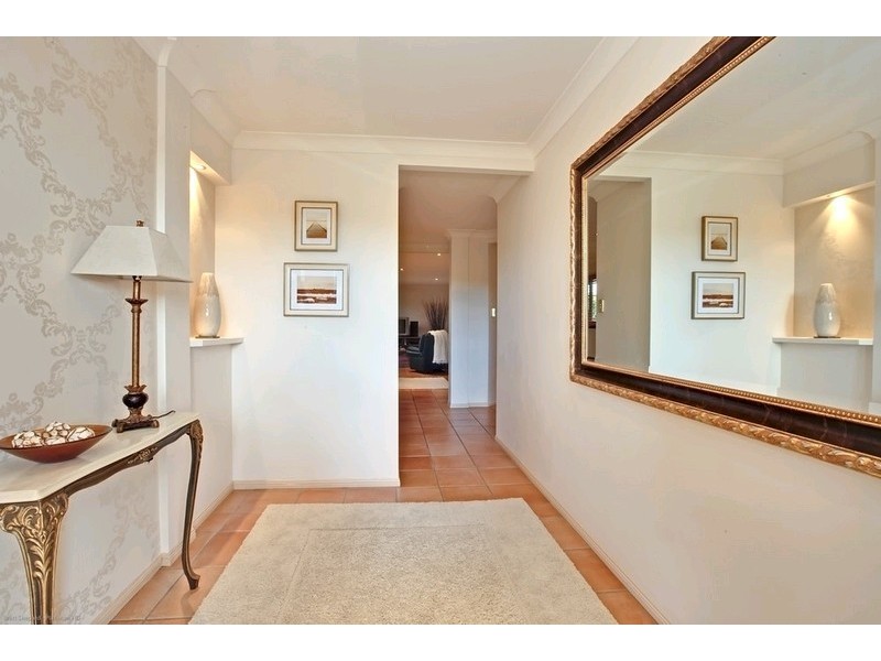 15 Oakley Street, Carindale QLD 4152