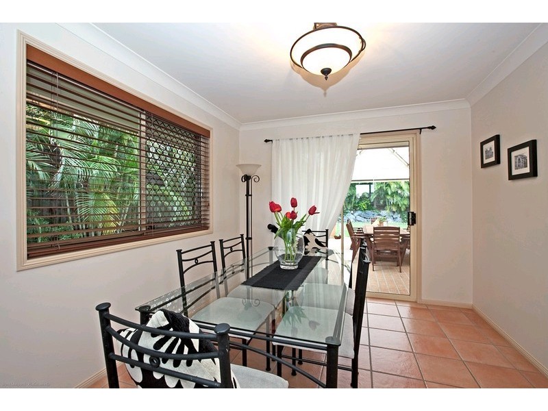 15 Oakley Street, Carindale QLD 4152