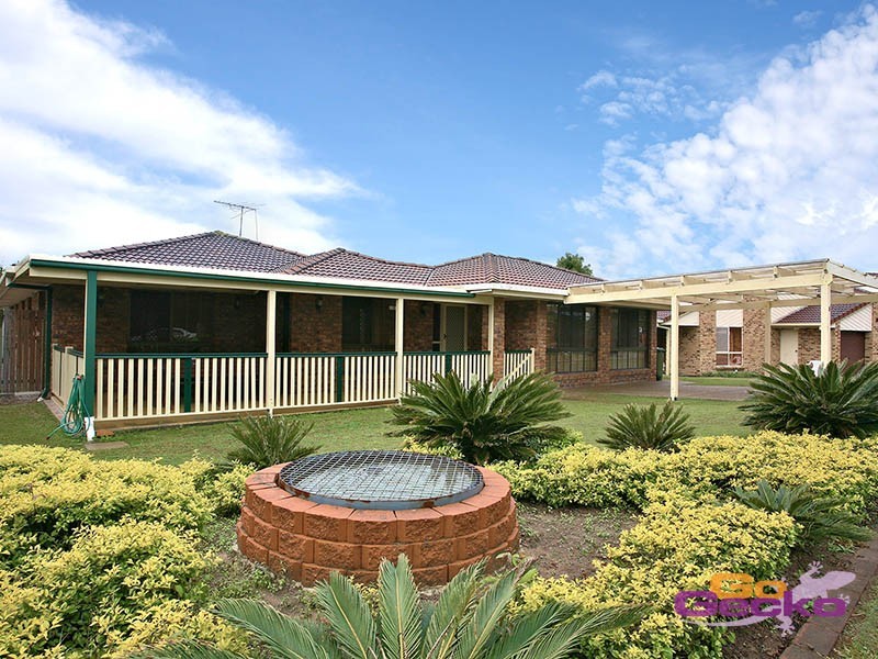 8 Stoddart Court, Carindale QLD 4152