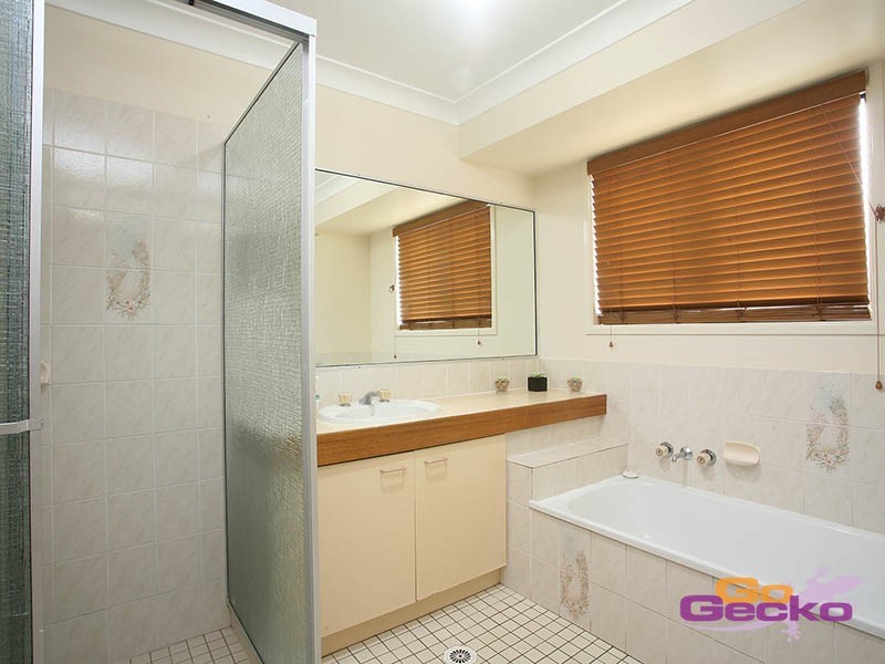 8 Stoddart Court, Carindale QLD 4152