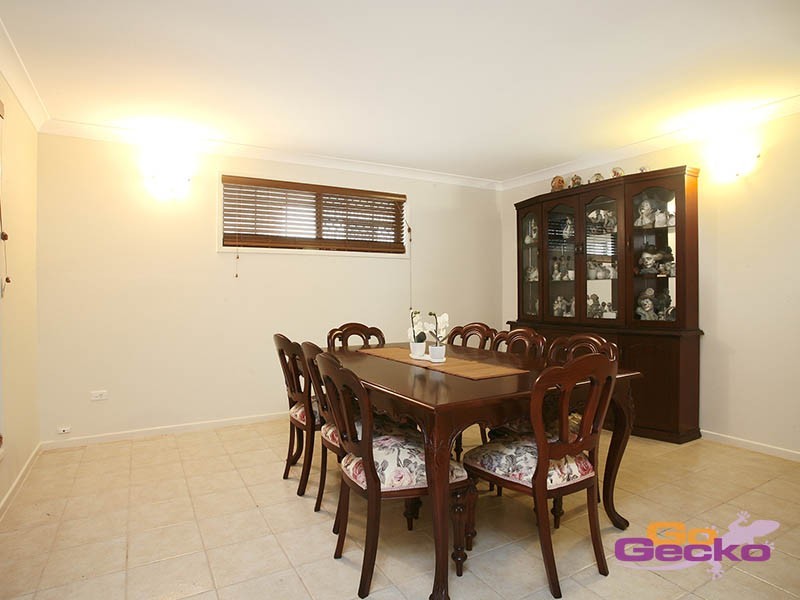 8 Stoddart Court, Carindale QLD 4152