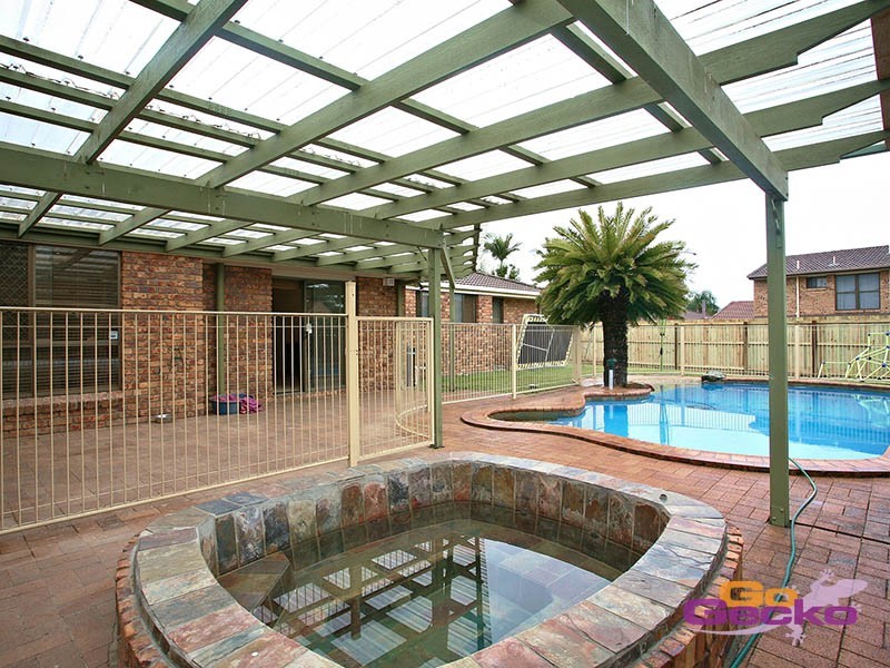 8 Stoddart Court, Carindale QLD 4152