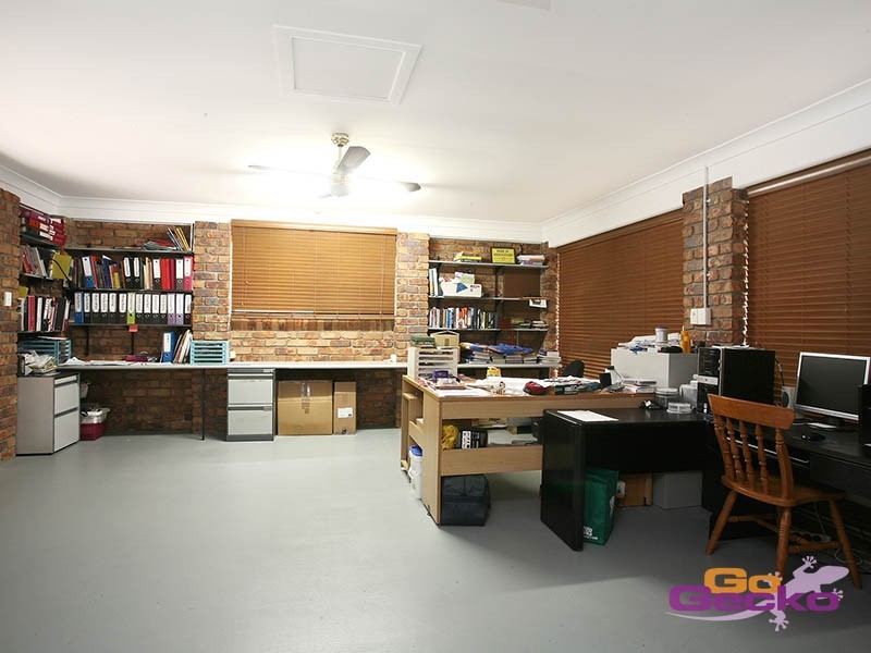 8 Stoddart Court, Carindale QLD 4152