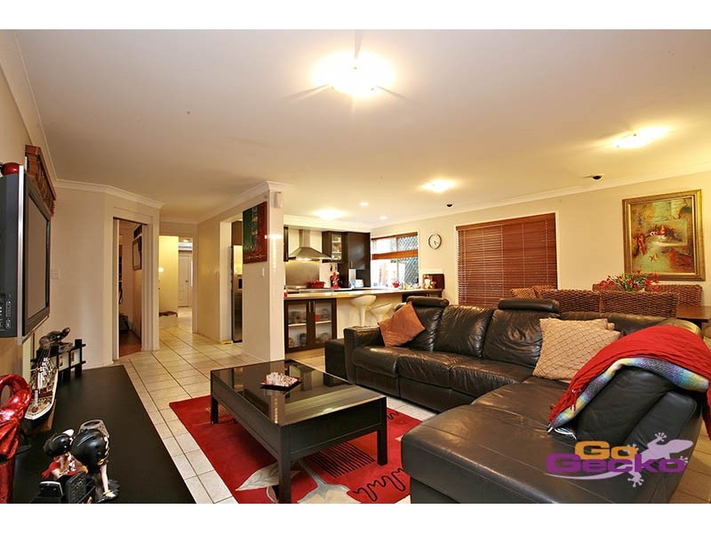 37 Clearmount Crescent, Carindale QLD 4152