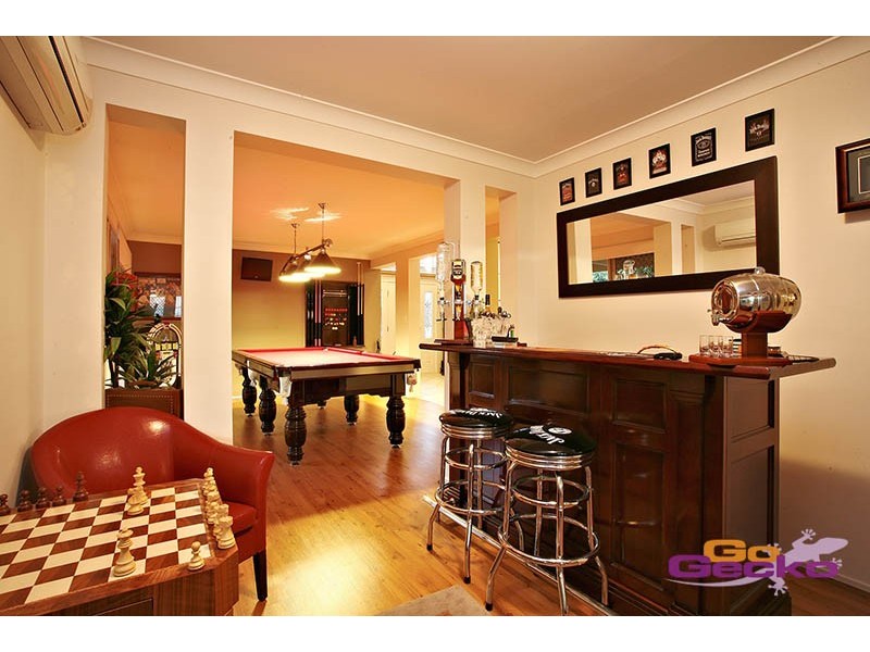 37 Clearmount Crescent, Carindale QLD 4152