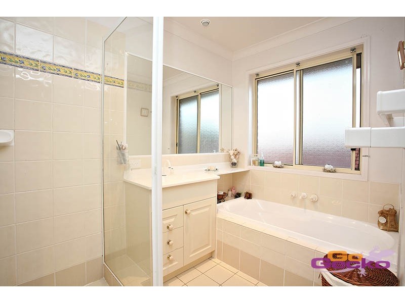 37 Clearmount Crescent, Carindale QLD 4152