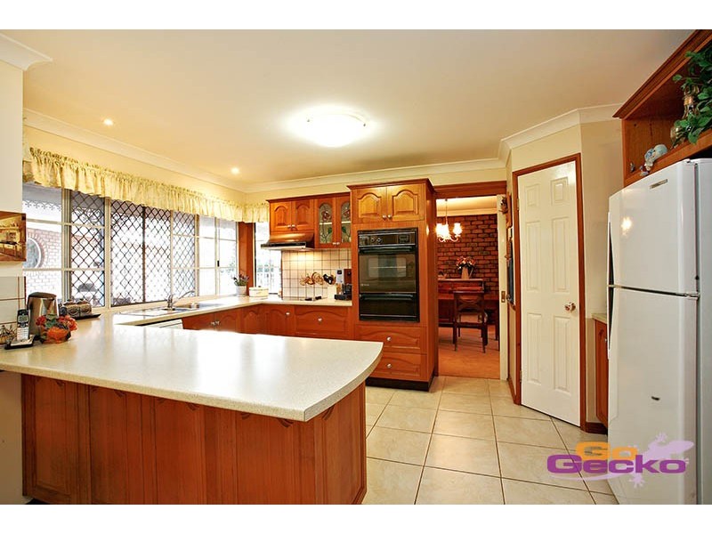 16 Kuhler Court, Carindale QLD 4152