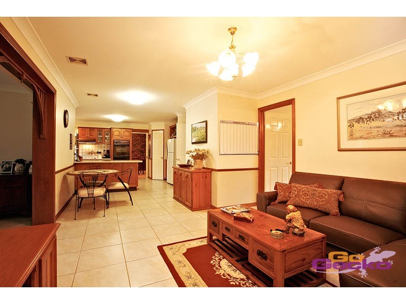 16 Kuhler Court, Carindale QLD 4152