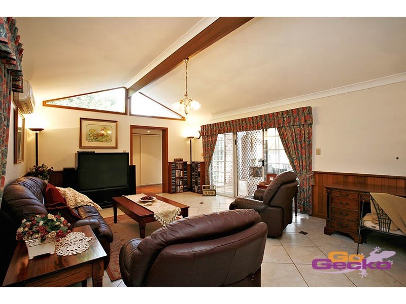 16 Kuhler Court, Carindale QLD 4152