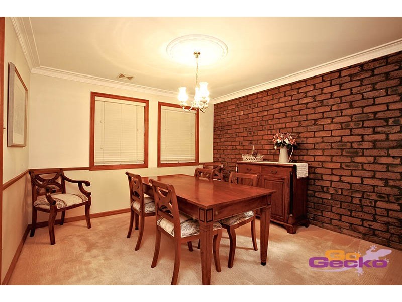 16 Kuhler Court, Carindale QLD 4152