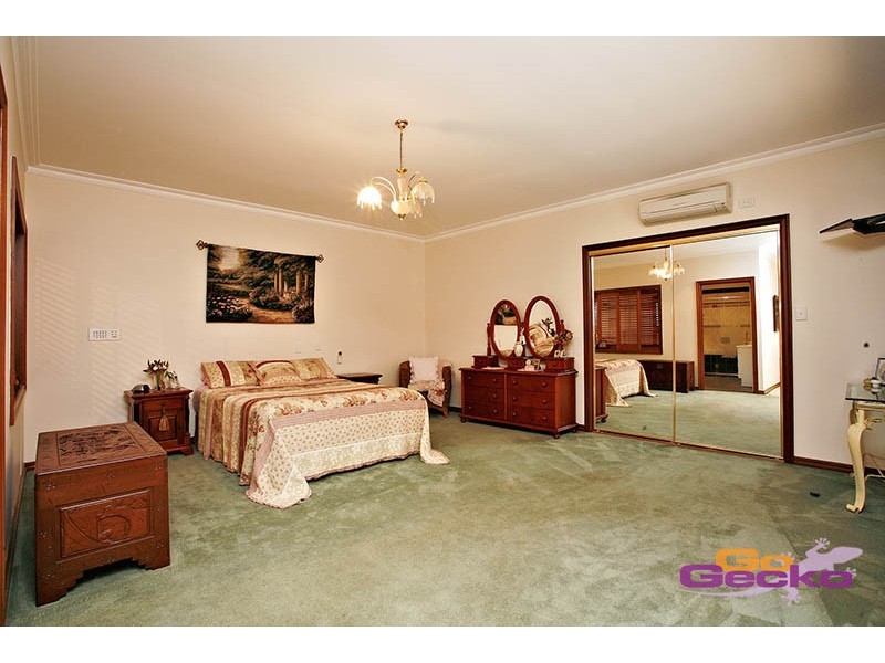 16 Kuhler Court, Carindale QLD 4152