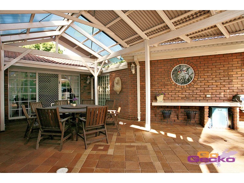 16 Kuhler Court, Carindale QLD 4152