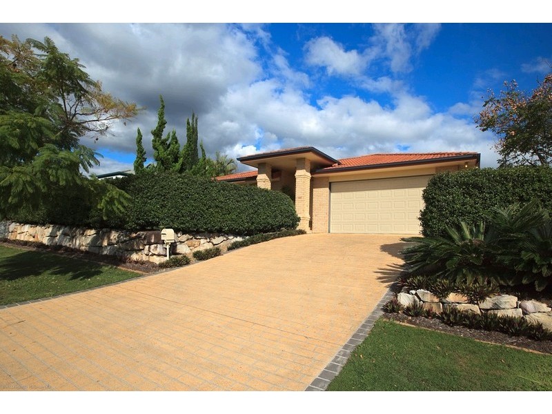 15 Oakley Street, Carindale QLD 4152