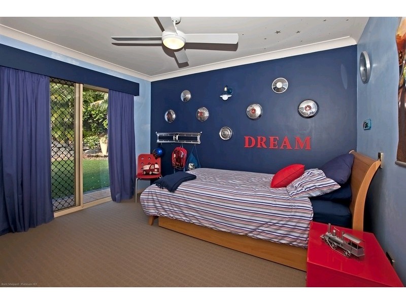 15 Oakley Street, Carindale QLD 4152