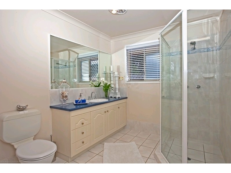 15 Oakley Street, Carindale QLD 4152