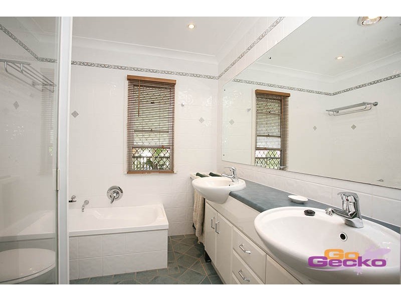 8 Meteor Street, Coorparoo QLD 4151