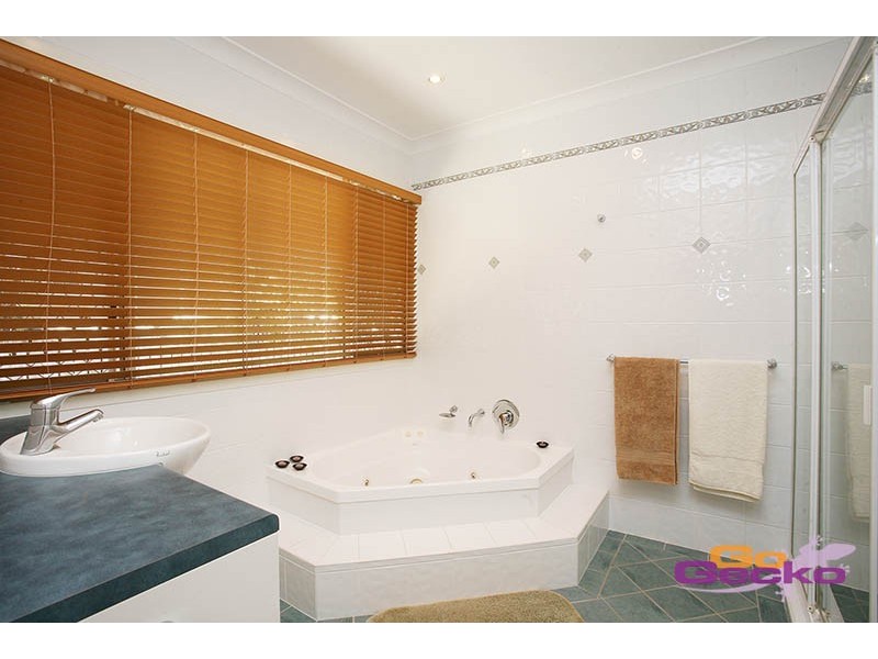 8 Meteor Street, Coorparoo QLD 4151