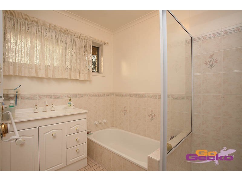 5 Eynsford Street, Carindale QLD 4152