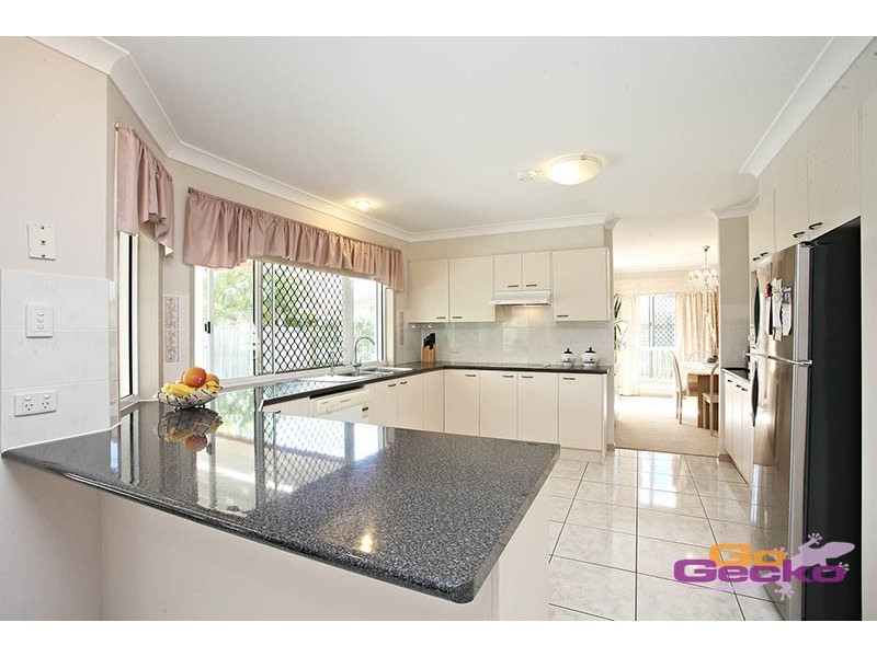 7 Newbury Place, Carindale QLD 4152