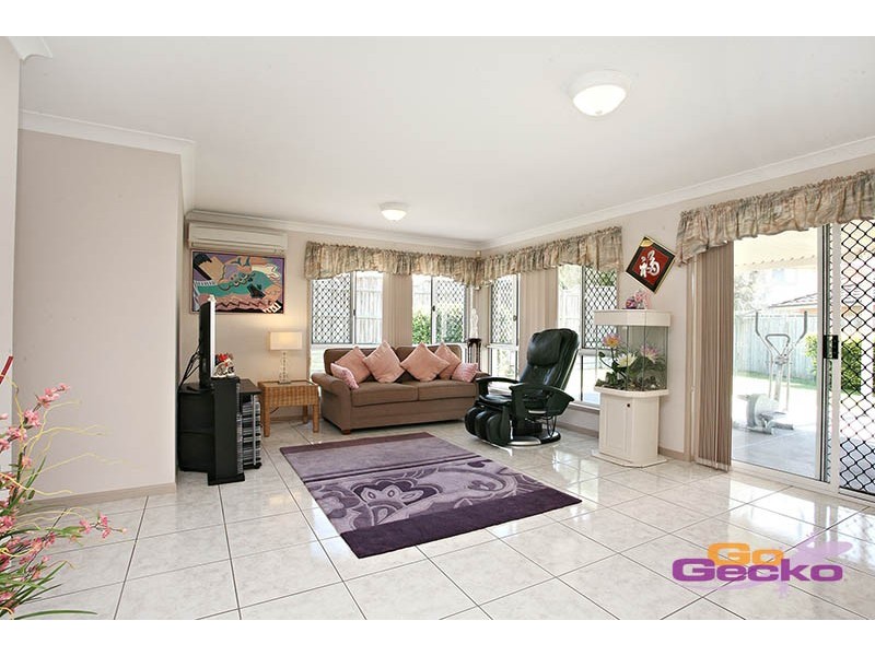 7 Newbury Place, Carindale QLD 4152