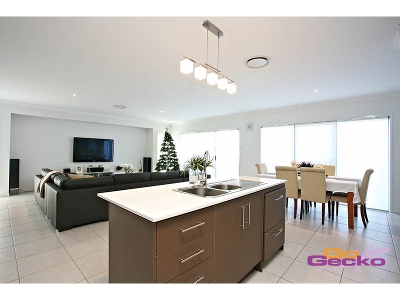 23 Taylor Place, Mackenzie QLD 4156