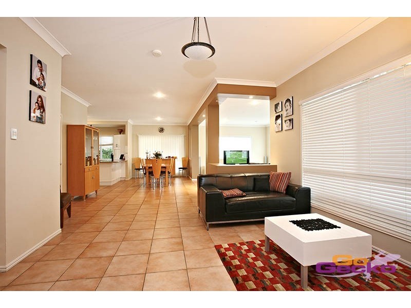 122 Cribb Road, Carindale QLD 4152