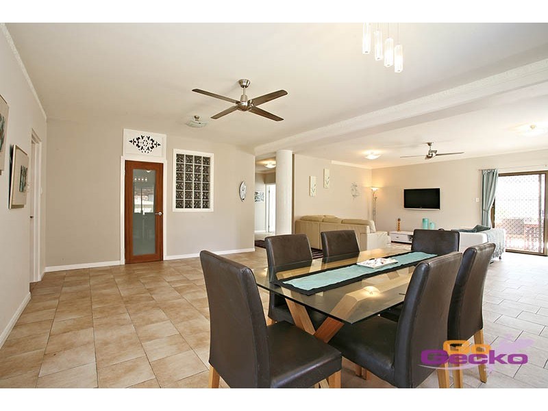 30 Bridgnorth Street, Carindale QLD 4152