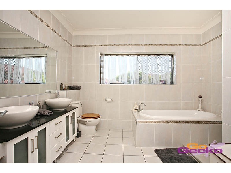 30 Bridgnorth Street, Carindale QLD 4152