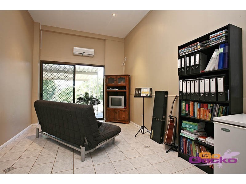 18 Majura Street, Belmont QLD 4153