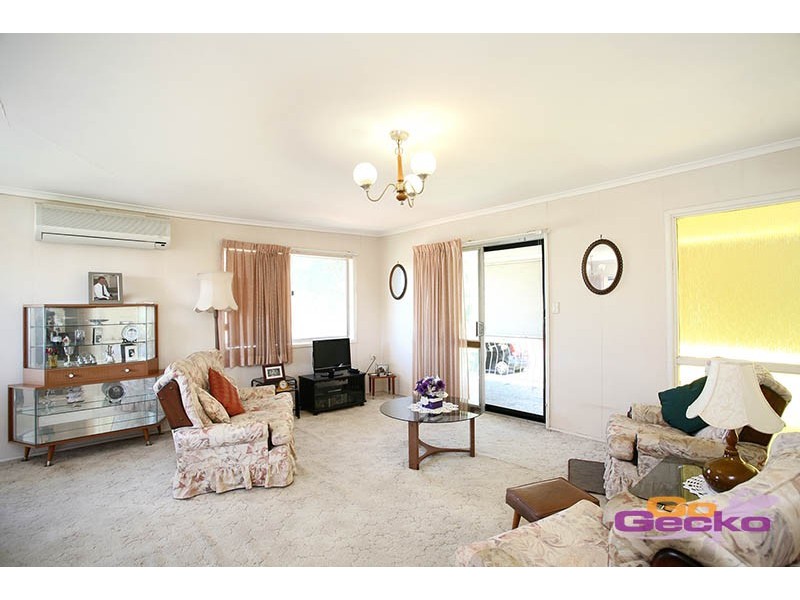 15 Honeysuckle Street, Mansfield QLD 4122