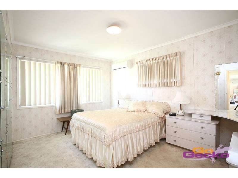15 Honeysuckle Street, Mansfield QLD 4122
