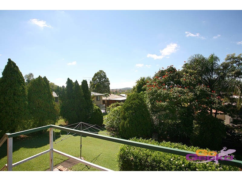 15 Honeysuckle Street, Mansfield QLD 4122